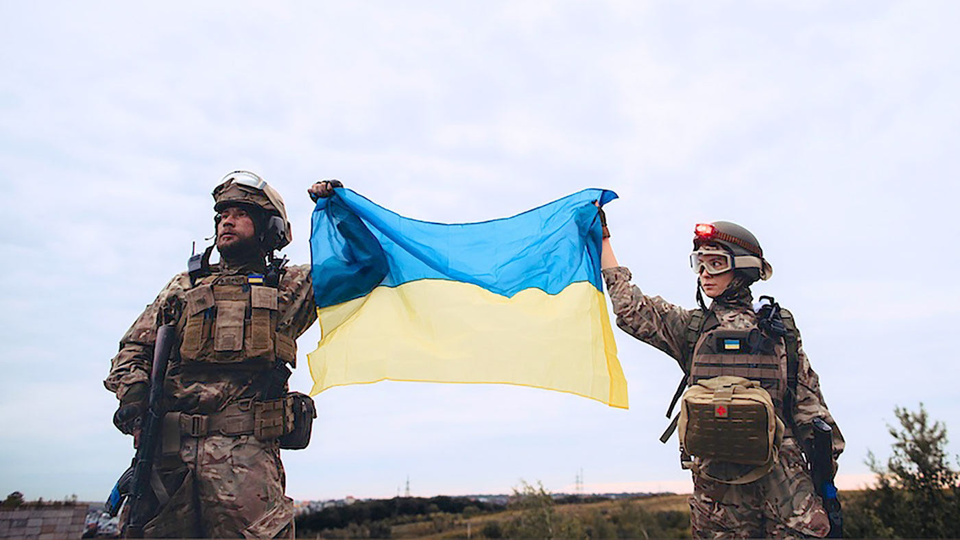 Ukrainan-lippu-sotilailla-1400×788-1